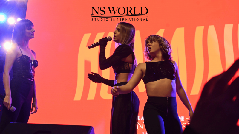 Concentration Maximale : Observer l'exigence vocale et la précision du jeu en direct. C'est ça, la formation artiste au NS WORLD : apprendre des meilleurs ! #ComedieMusicaleParis |