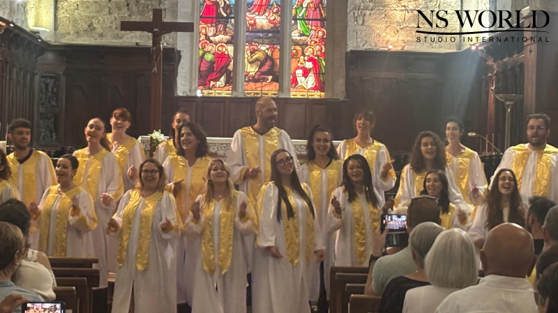 SISTER ACT EN CONCERT : LES ÉLÈVES DES COURS DE COMÉDIE MUSICALE D’AIX CHANTENT DANS UNE ÉGLISE