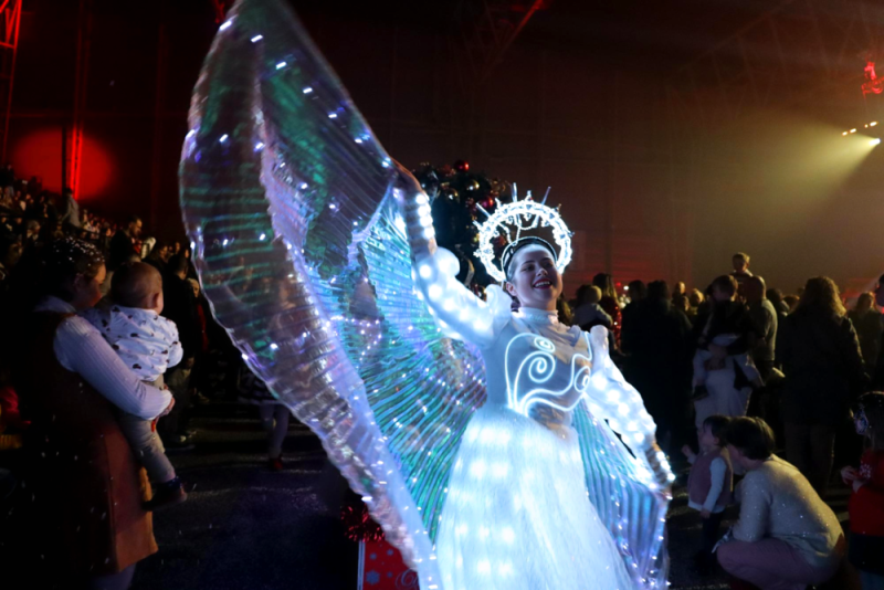 CHARLIE ET LA CHOCOLATERIE, UN NOËL GOURMAND  UN SPECTACLE FAMILIAL PORTÉ PAR LES ARTISTES NS WORLD À LEVALLOIS, PRÈS DE PARIS